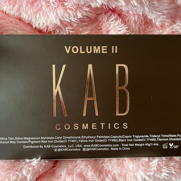 KAB Cosmetics Contour Palette II - Picture 2 of 11
